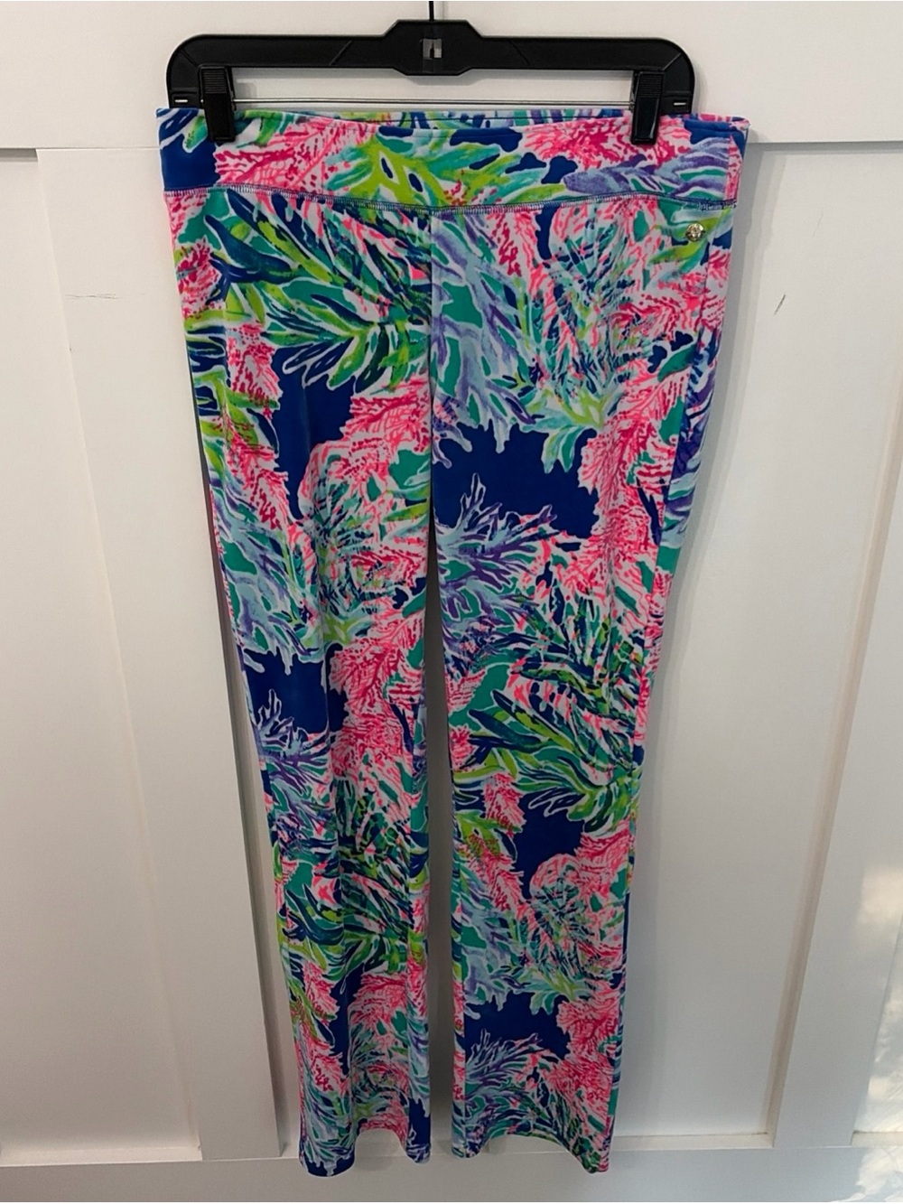 Women’s Lilly Pulitzer Jordynne velour lounge pants- multi fan club print